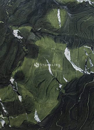 Dark green marble texture with white streaks.