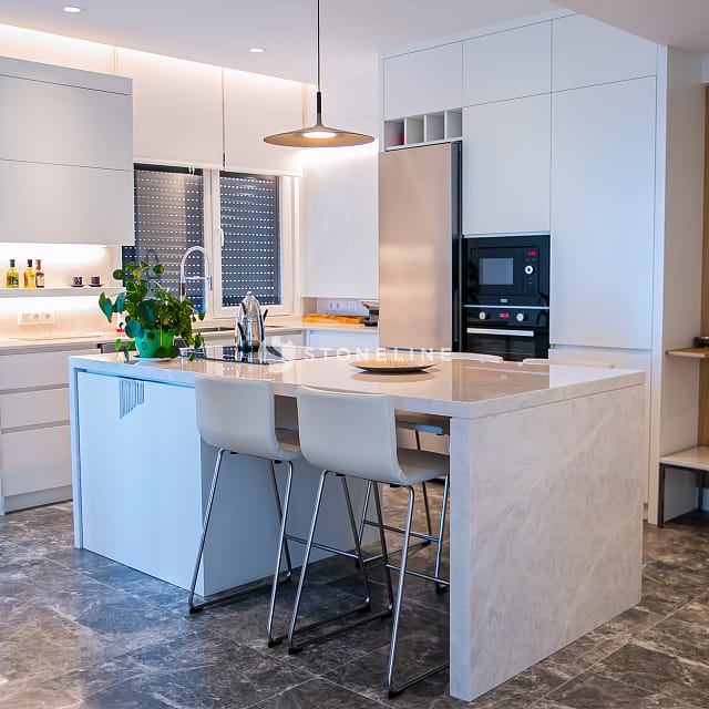 WHITE BEAUTY - TRANI GREY