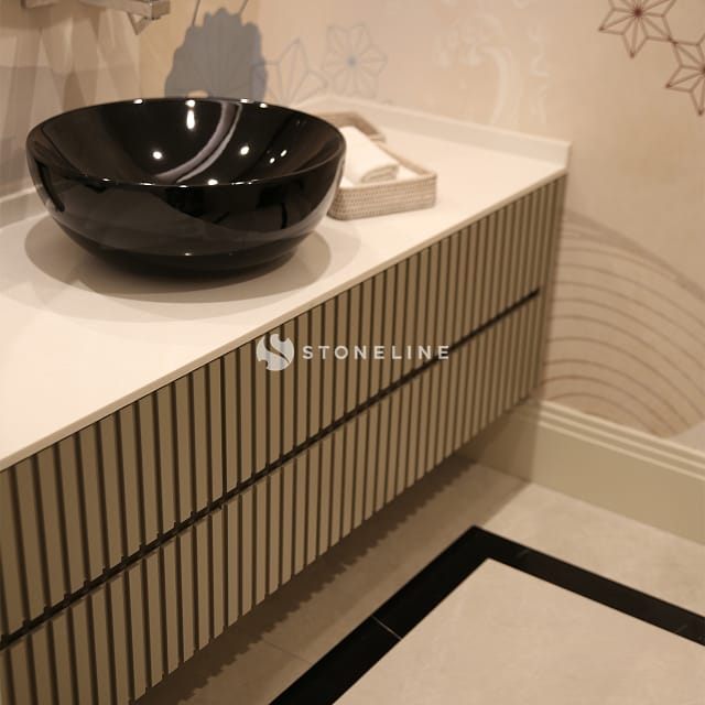 WHITE BEAUTY - KING BLACK