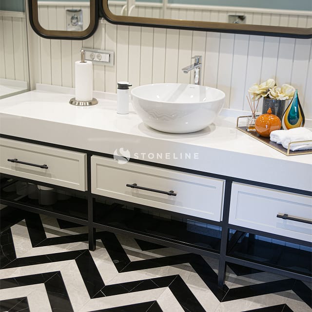 WHITE BEAUTY - KING BLACK